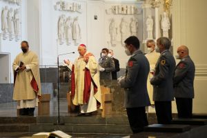 Weihbischof Ulrich Boom feierte mit Bundeswehrangehörigen am Donnerstag, 27. Januar, im Würzburger Kiliansdom einen Gottesdienst aus Anlass des Weltfriedenstags.