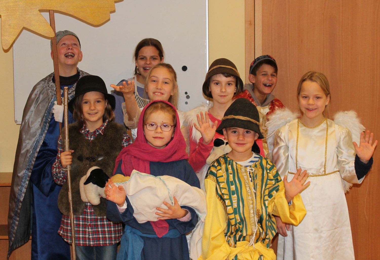 Kinder proben für Auftritt beim Adventsmarkt