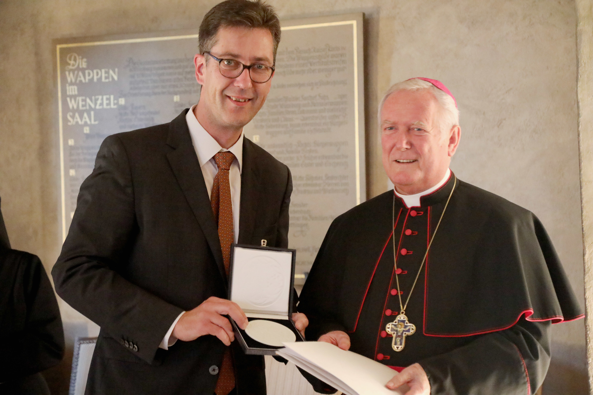 Ehrenmedaille Bischof em. Hofmann